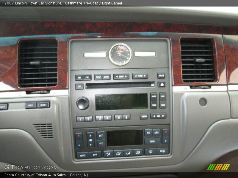 Cashmere Tri-Coat / Light Camel 2007 Lincoln Town Car Signature
