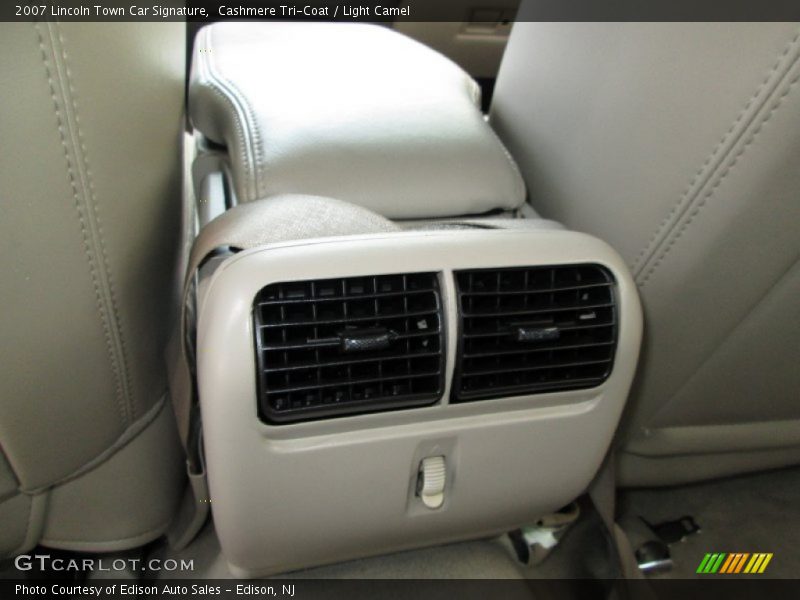 Cashmere Tri-Coat / Light Camel 2007 Lincoln Town Car Signature