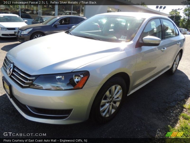 Reflex Silver Metallic / Titan Black 2013 Volkswagen Passat 2.5L S