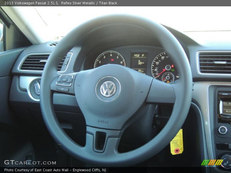  2013 Passat 2.5L S Steering Wheel