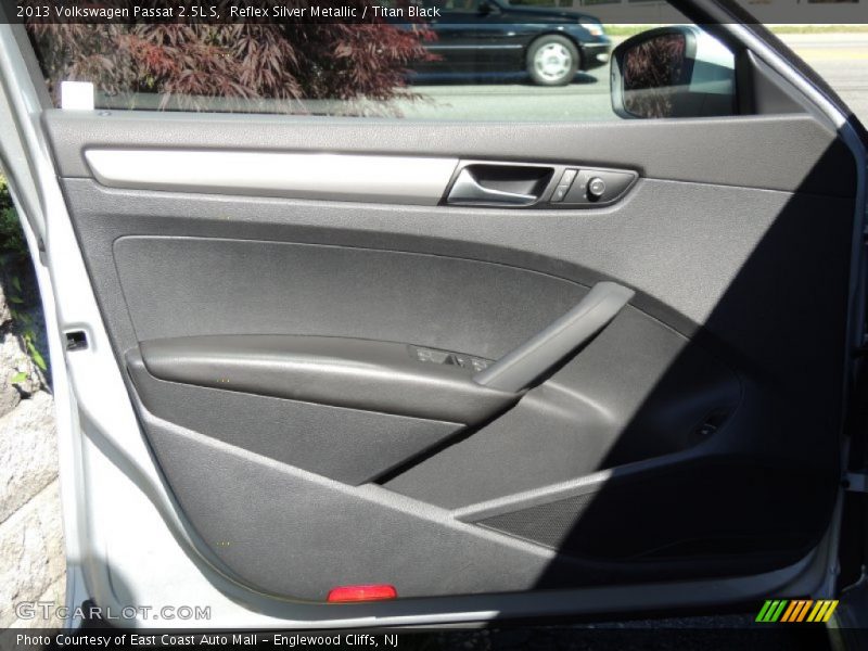 Reflex Silver Metallic / Titan Black 2013 Volkswagen Passat 2.5L S