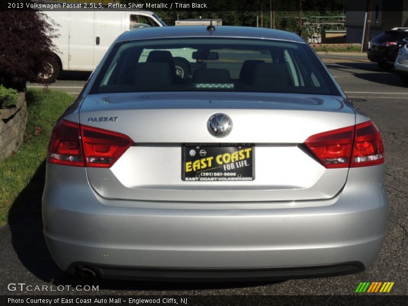 Reflex Silver Metallic / Titan Black 2013 Volkswagen Passat 2.5L S