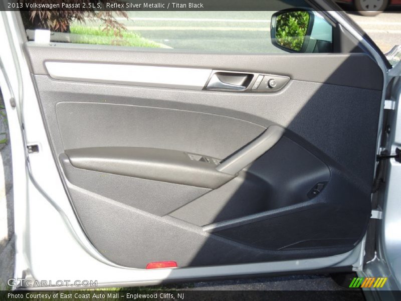 Reflex Silver Metallic / Titan Black 2013 Volkswagen Passat 2.5L S