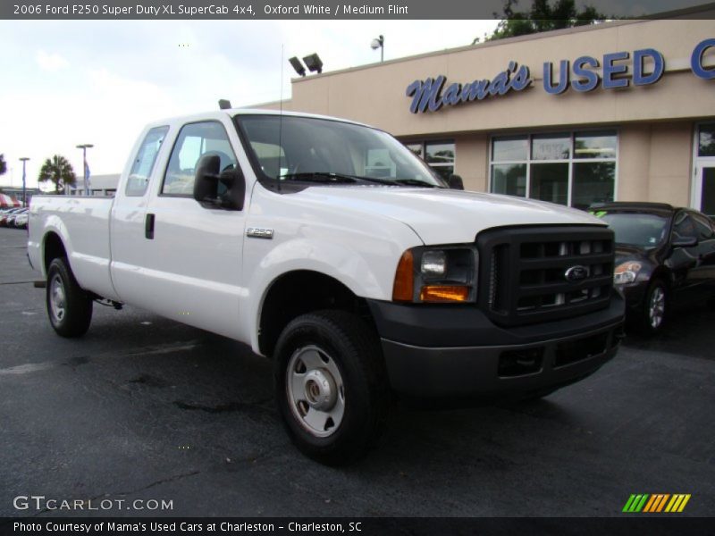 Oxford White / Medium Flint 2006 Ford F250 Super Duty XL SuperCab 4x4