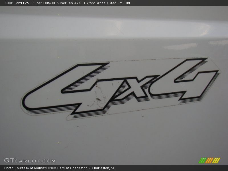 Oxford White / Medium Flint 2006 Ford F250 Super Duty XL SuperCab 4x4