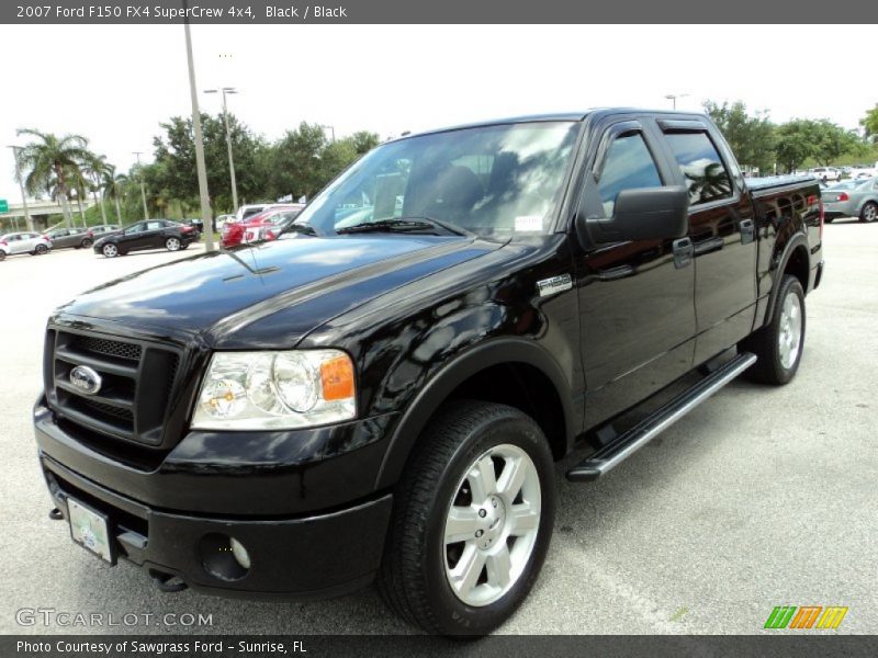 Front 3/4 View of 2007 F150 FX4 SuperCrew 4x4