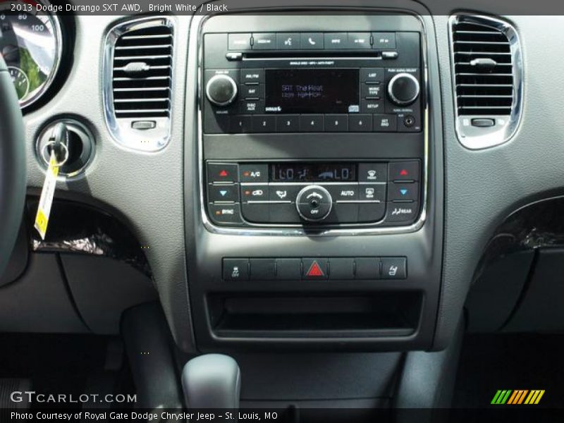 Bright White / Black 2013 Dodge Durango SXT AWD