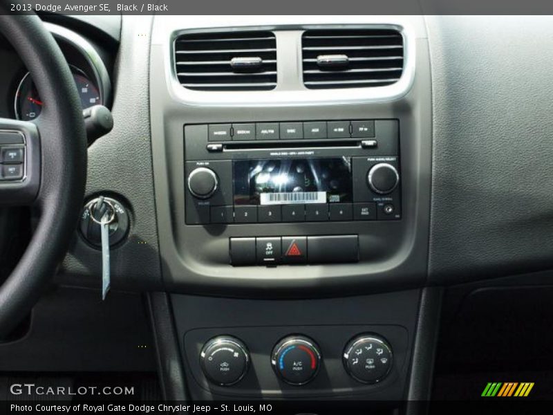 Black / Black 2013 Dodge Avenger SE