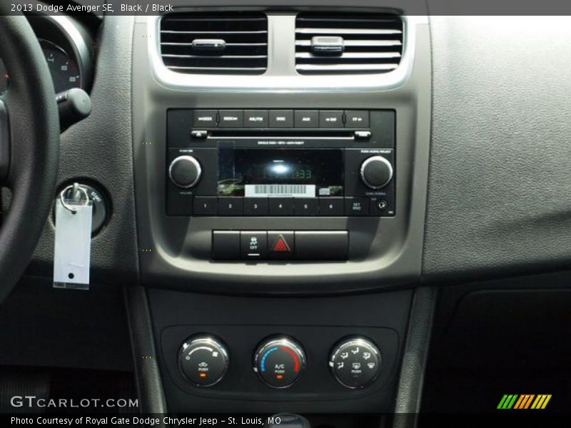 Black / Black 2013 Dodge Avenger SE
