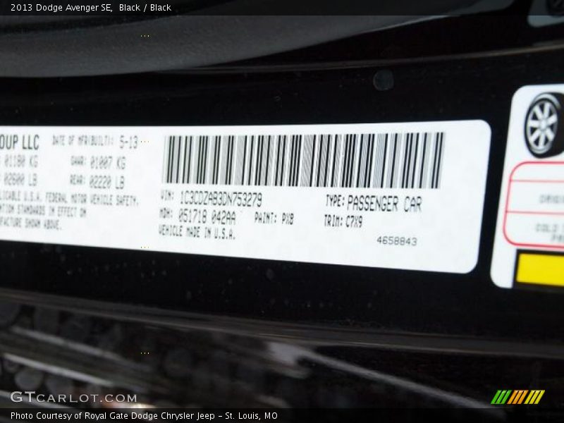 Black / Black 2013 Dodge Avenger SE