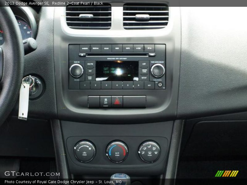 Redline 2-Coat Pearl / Black 2013 Dodge Avenger SE