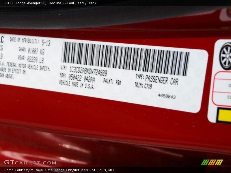 Redline 2-Coat Pearl / Black 2013 Dodge Avenger SE