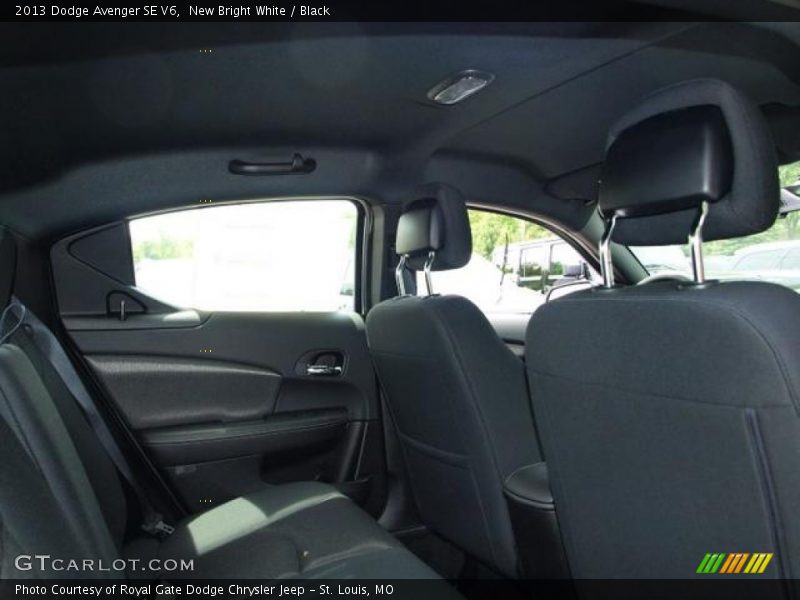 New Bright White / Black 2013 Dodge Avenger SE V6