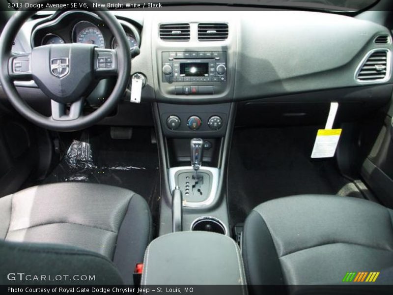 New Bright White / Black 2013 Dodge Avenger SE V6