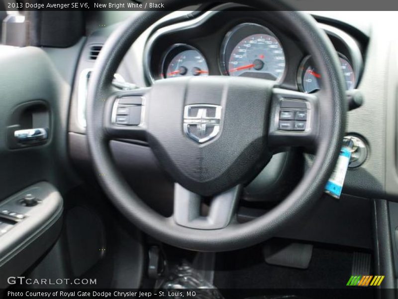 New Bright White / Black 2013 Dodge Avenger SE V6