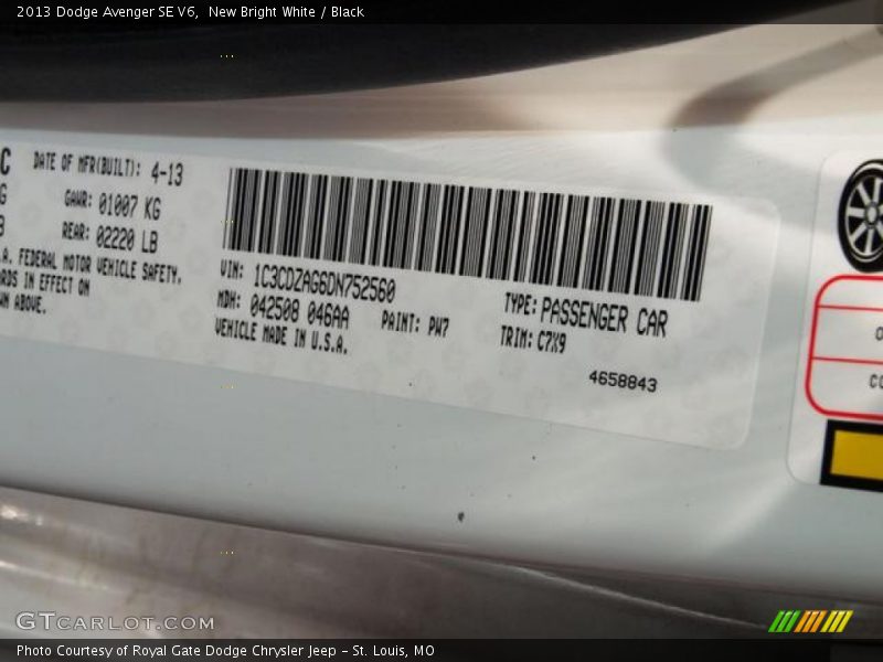 New Bright White / Black 2013 Dodge Avenger SE V6