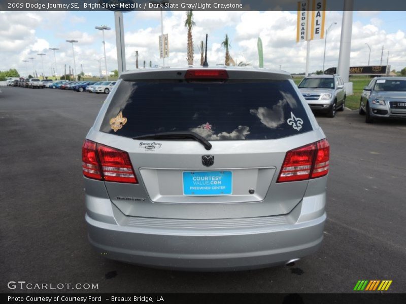 Bright Silver Metallic / Dark Slate Gray/Light Graystone 2009 Dodge Journey SE
