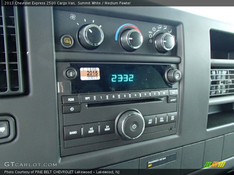 Summit White / Medium Pewter 2013 Chevrolet Express 2500 Cargo Van