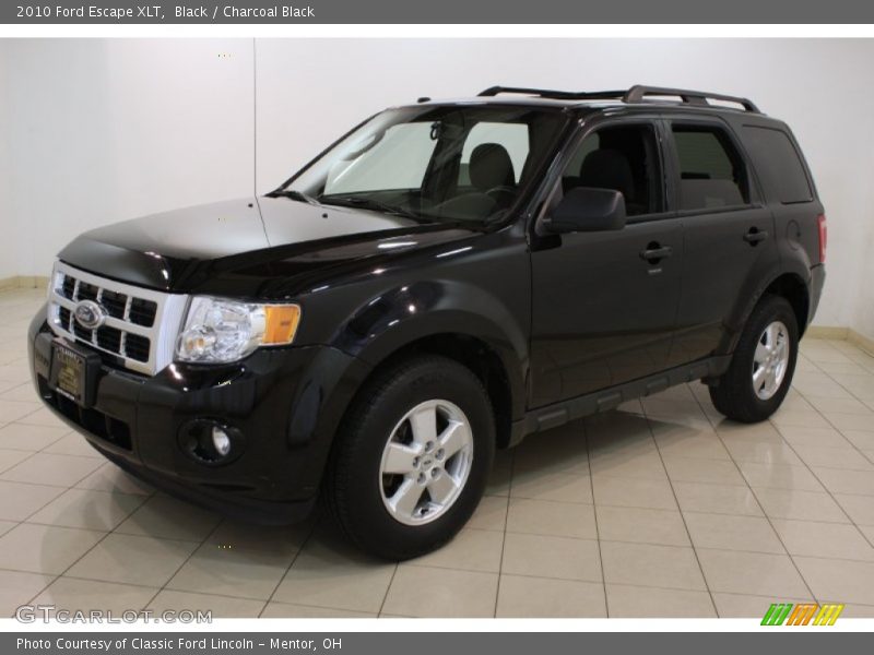 Front 3/4 View of 2010 Escape XLT