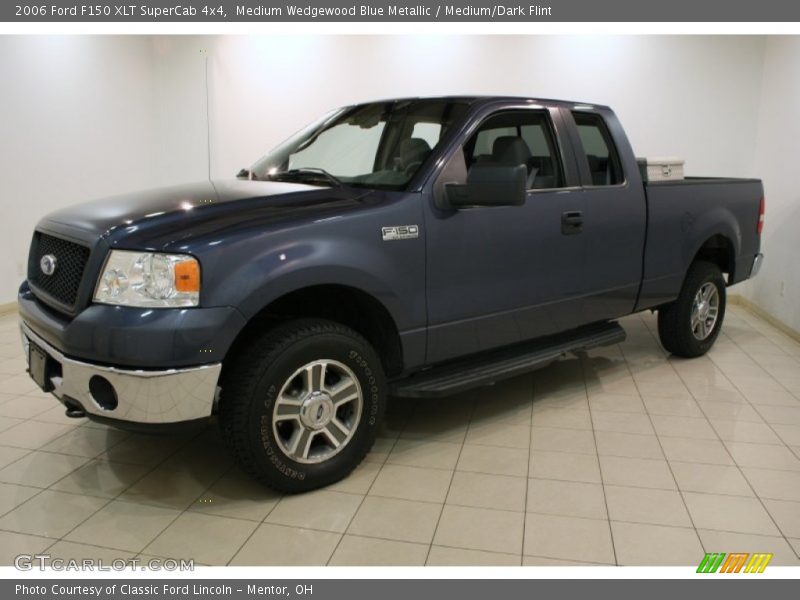 Medium Wedgewood Blue Metallic / Medium/Dark Flint 2006 Ford F150 XLT SuperCab 4x4