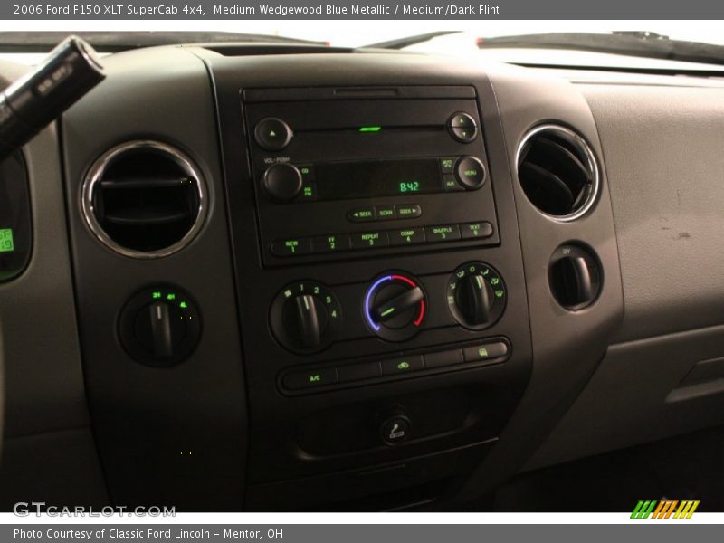 Medium Wedgewood Blue Metallic / Medium/Dark Flint 2006 Ford F150 XLT SuperCab 4x4