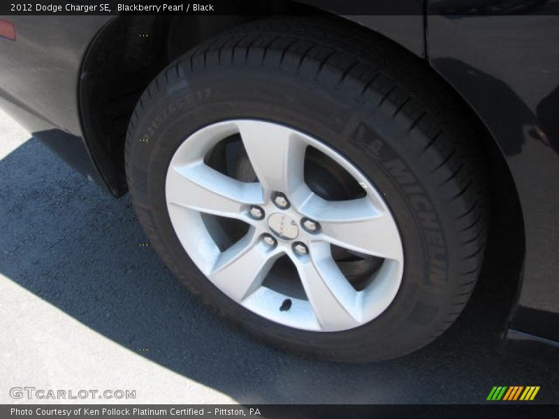 Blackberry Pearl / Black 2012 Dodge Charger SE