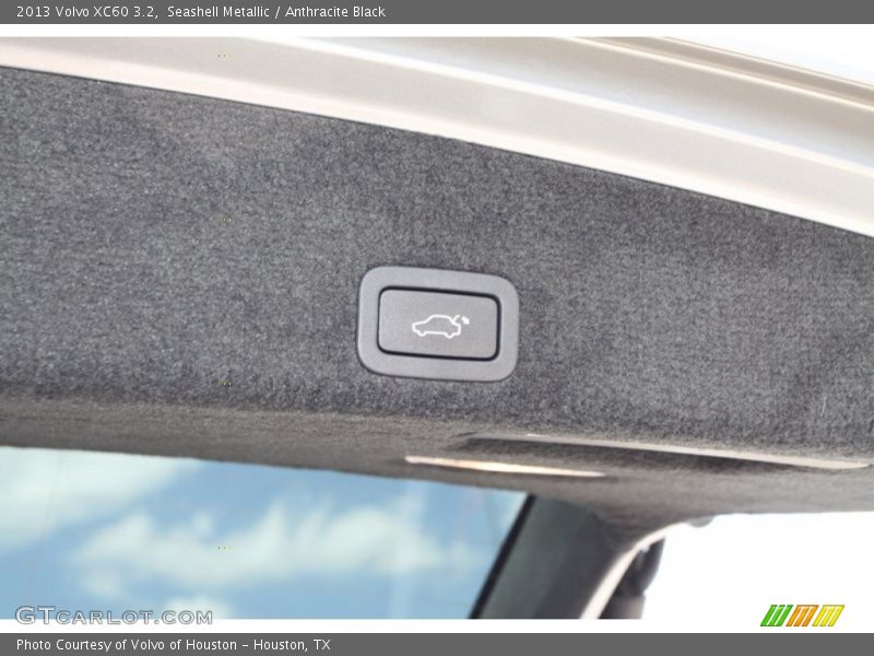 Seashell Metallic / Anthracite Black 2013 Volvo XC60 3.2