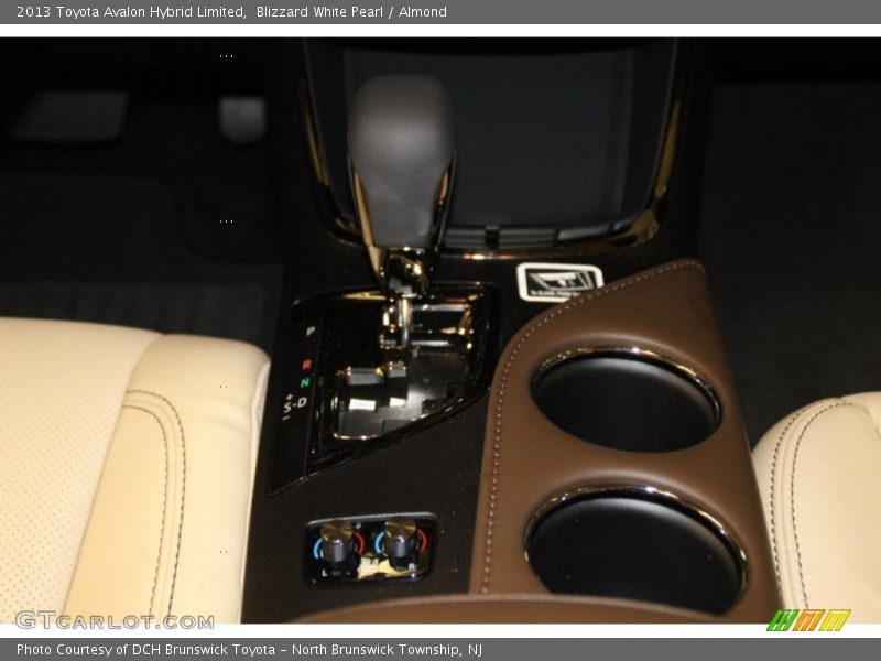 Blizzard White Pearl / Almond 2013 Toyota Avalon Hybrid Limited