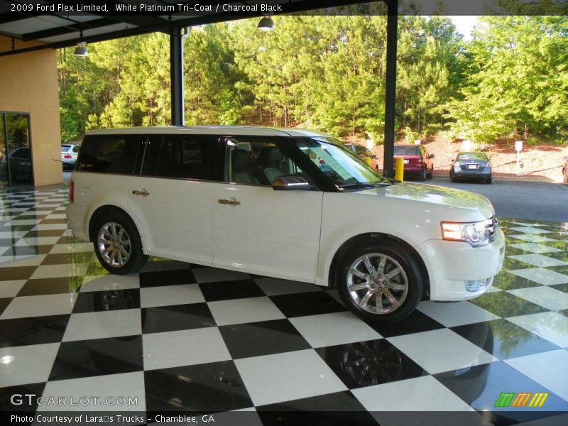 White Platinum Tri-Coat / Charcoal Black 2009 Ford Flex Limited
