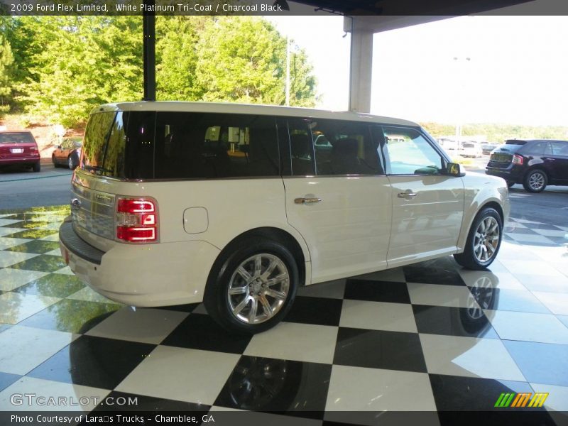 White Platinum Tri-Coat / Charcoal Black 2009 Ford Flex Limited