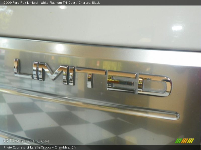 White Platinum Tri-Coat / Charcoal Black 2009 Ford Flex Limited