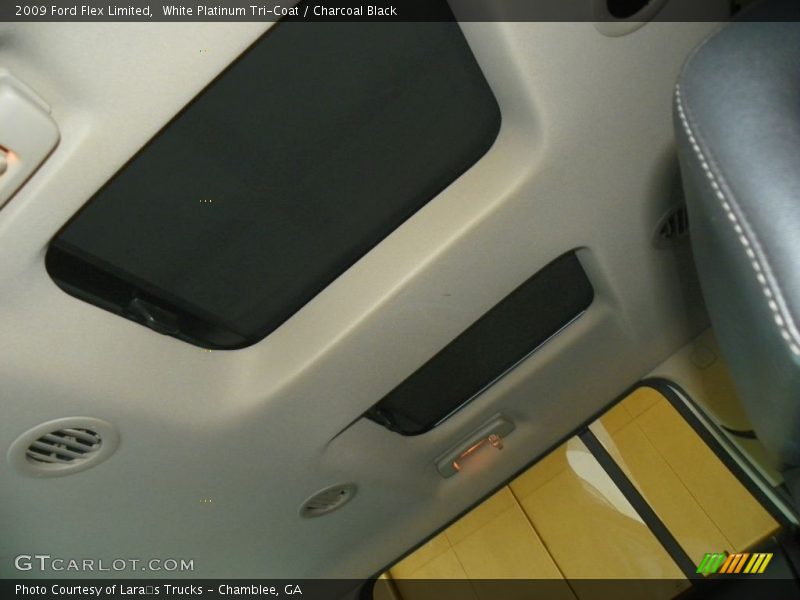 White Platinum Tri-Coat / Charcoal Black 2009 Ford Flex Limited