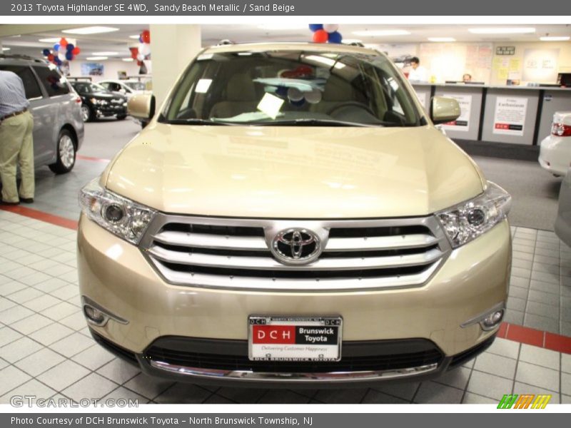 Sandy Beach Metallic / Sand Beige 2013 Toyota Highlander SE 4WD