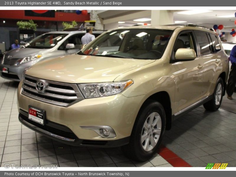 Sandy Beach Metallic / Sand Beige 2013 Toyota Highlander SE 4WD