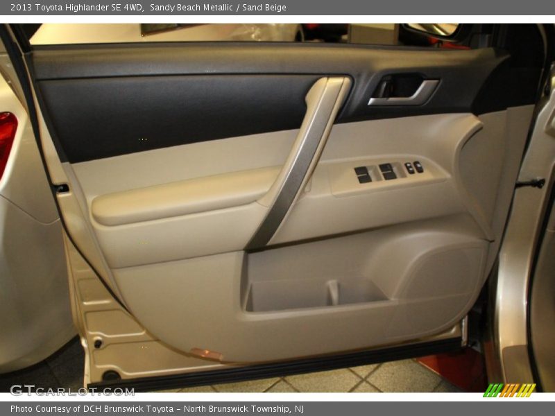 Sandy Beach Metallic / Sand Beige 2013 Toyota Highlander SE 4WD