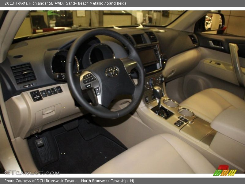 Sandy Beach Metallic / Sand Beige 2013 Toyota Highlander SE 4WD