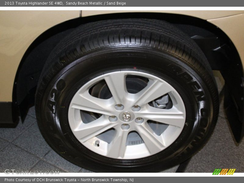Sandy Beach Metallic / Sand Beige 2013 Toyota Highlander SE 4WD