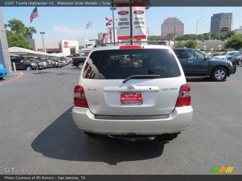 Millenium Silver Metallic / Gray 2005 Toyota Highlander V6