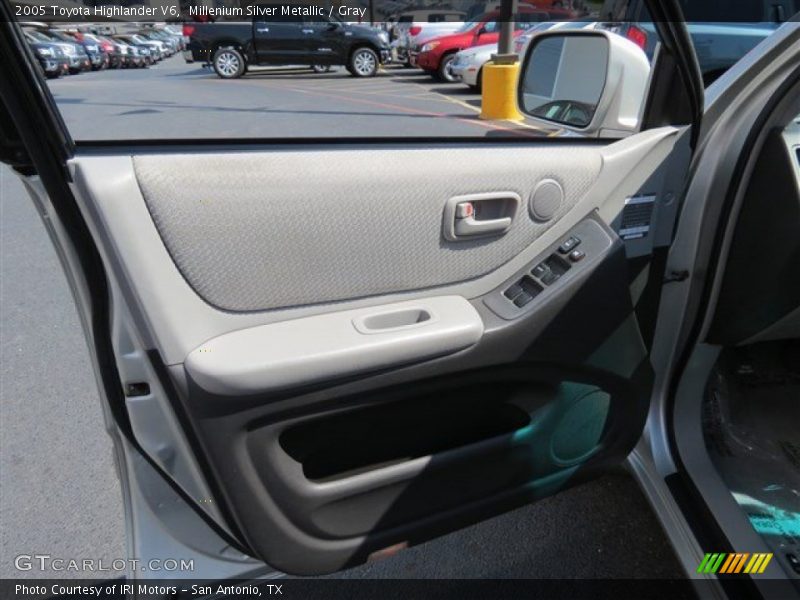 Millenium Silver Metallic / Gray 2005 Toyota Highlander V6