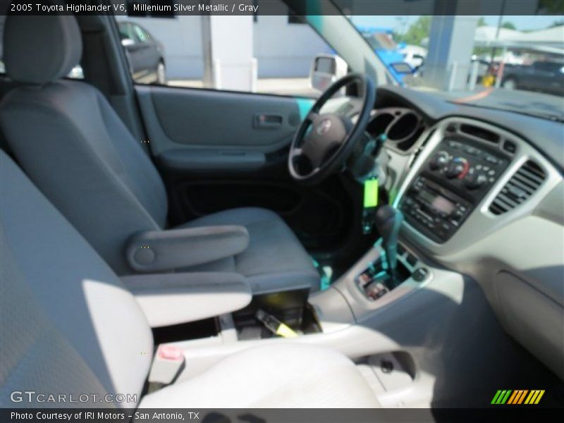 Millenium Silver Metallic / Gray 2005 Toyota Highlander V6