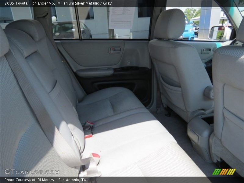 Millenium Silver Metallic / Gray 2005 Toyota Highlander V6