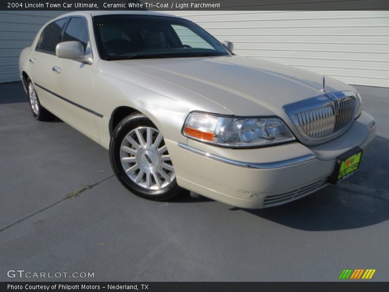 Ceramic White Tri-Coat / Light Parchment 2004 Lincoln Town Car Ultimate