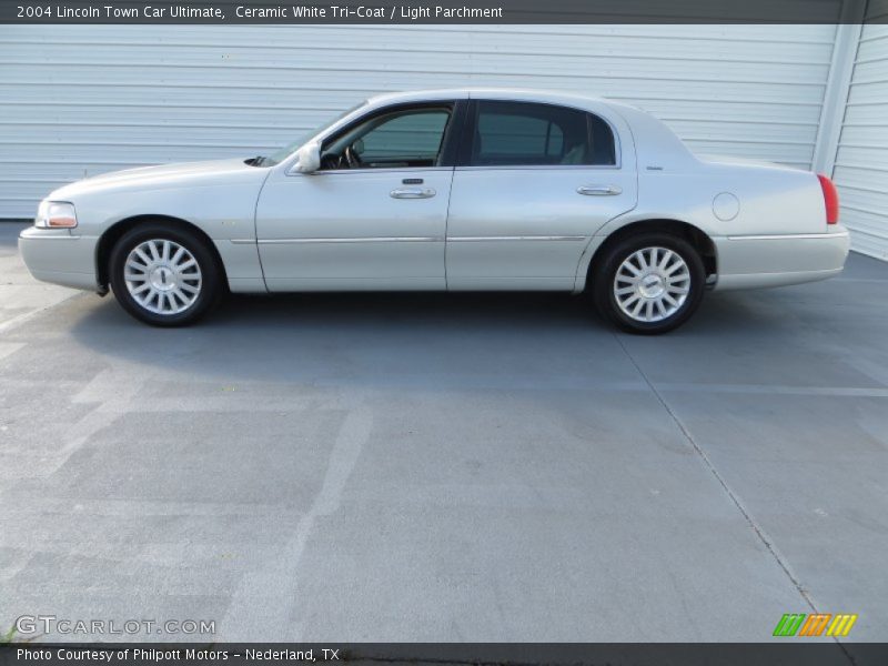 Ceramic White Tri-Coat / Light Parchment 2004 Lincoln Town Car Ultimate