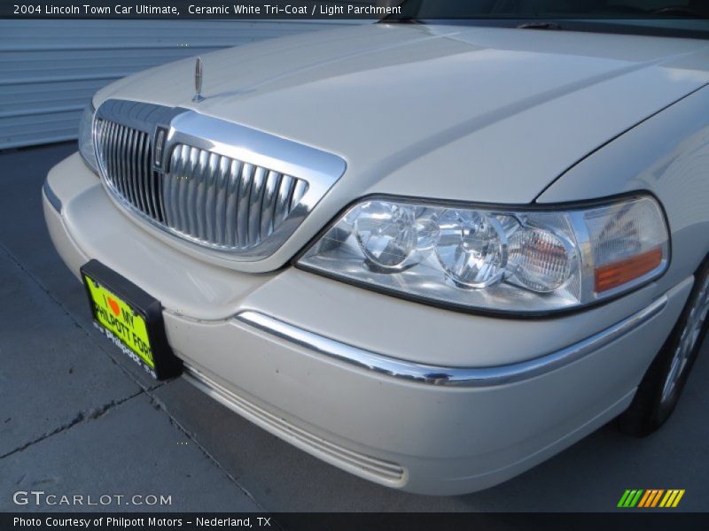 Ceramic White Tri-Coat / Light Parchment 2004 Lincoln Town Car Ultimate