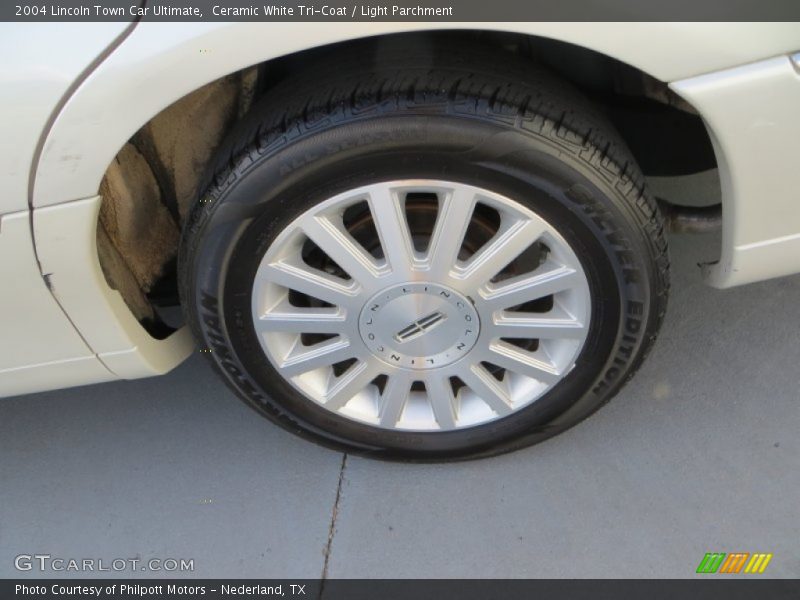 Ceramic White Tri-Coat / Light Parchment 2004 Lincoln Town Car Ultimate