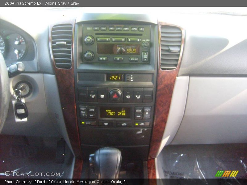 Alpine Gray / Gray 2004 Kia Sorento EX