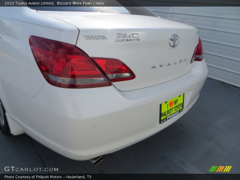 Blizzard White Pearl / Ivory 2010 Toyota Avalon Limited