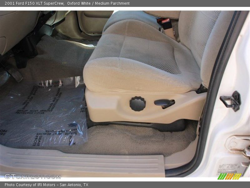 Oxford White / Medium Parchment 2001 Ford F150 XLT SuperCrew