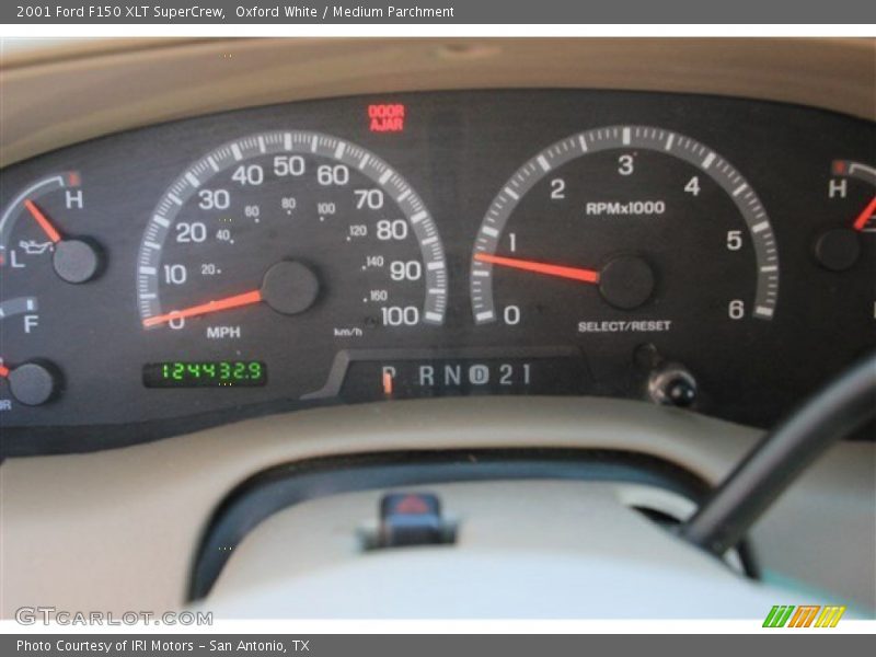 Oxford White / Medium Parchment 2001 Ford F150 XLT SuperCrew