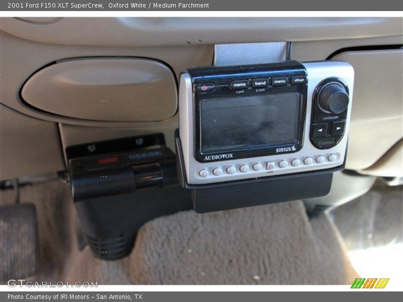 Oxford White / Medium Parchment 2001 Ford F150 XLT SuperCrew